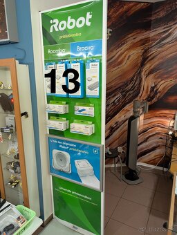 Vitrína (skrinka) a ostatný nábytok plus pútače do predajne - 12