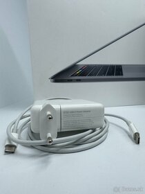 MacBook Pro (15-inch, 2018) - 1 cyklus | i7 | 16GB/500GB  - 12
