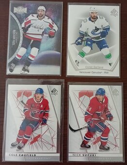 Predám hokejové kartičky 38ks + toploadery - 12