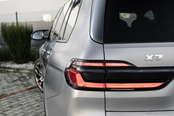 BMW X7 xDrive M60i mHEV A/T AJ NA SPLÁTKY - 12