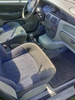 Renault Scenic 1.9DTI - 12