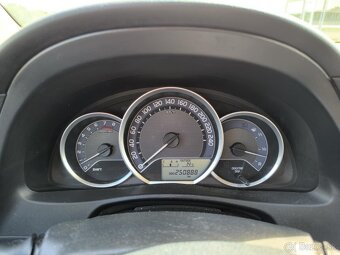 Toyota Auris 1.6 l 97kw 6MT - 12