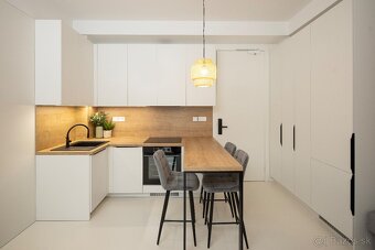 Štýlový dvojizbový apartmán v projekte LEBENSKI v centre Vys - 12