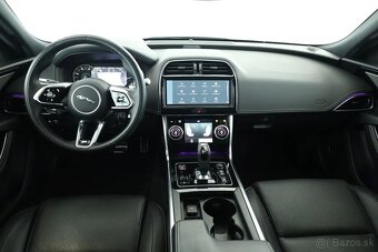 Jaguar XE - 12