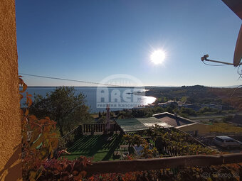 Krásna dvojpodlažná chata s nádherným výhľadom nad Viniankou - 12