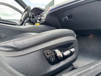 BMW 530xD G30 PLNÁ VÝBAVA - 12