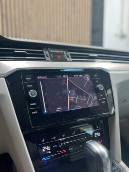 Volkswagen Passat Variant 2.0 TDI Elegance 4Motion DSG - 12