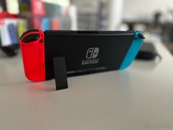 PREDÁM Nintendo Switch OLED - komplet príslušenstvo TOP STAV - 12