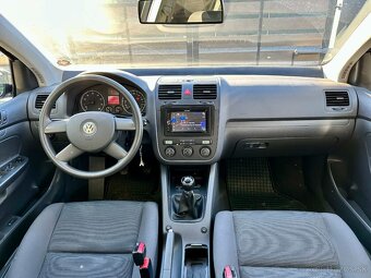 VW GOLF 5 . 1,6 benz - 12