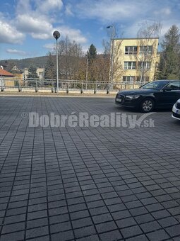 Prenájom Kompletne zariadený 2 - izbový byt s loggiou a par - 12