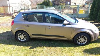 Prenájom vozidla KIA cee’d – spoľahlivé a úsporné auto - 12