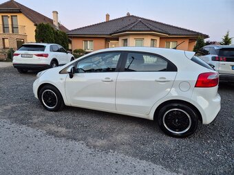 Kia rio - 12