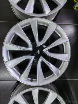 5x114.3 r19 tesla - 12