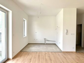 NA PREDAJ: 2 - IZBOVÝ APARTMÁN S PREDZÁHRADKOU, STUPAVA, - 12