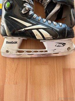 Hokejové korčule reebok us 10,5 + šnúrky howies - 12