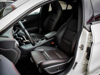 Mercedes-Benz CLA Kupé 250 AMG Line A/T - 12