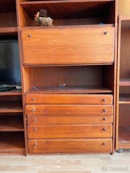 Darujem kvalitnú obývaciu stenu z dreva - 12