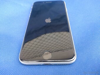 Apple iPhone SE (2020) - 12