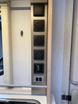 Adria Aviva 400 PS - markiza, mover - 12