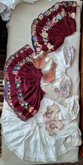 Detsky rucne vysivany kroj Zvolenska slatina - 12