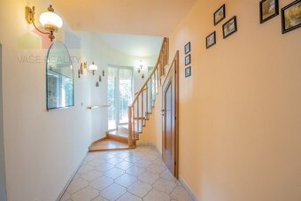 Krásny 7-izbový dom, 328 m² + 1389 m² pozemok, Trebostovo, o - 12