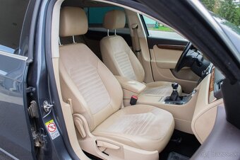 Volkswagen Passat Variant 2.0 TDI BMT Highline 4MOTION - 12