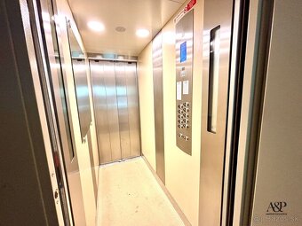KOMPLETNE REKONŠTRUOVANÝ 2 IZBOVÝ BYT, 68m2, S. JURKOVIČA, S - 12