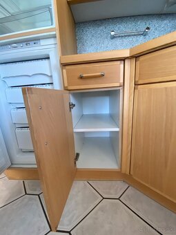 Moderná kuchynská linka so spotrebičmi - 12