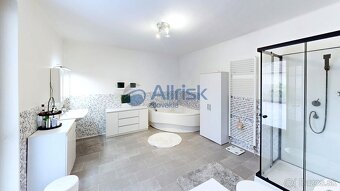 REZERVOVANÉ Rodinný dom s bazénom, letnou kuchyňou a vôňou d - 12