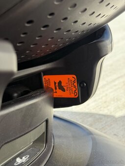 Nuna ARRA Next – bezpečná autosedačka s otočnou základňou BA - 12