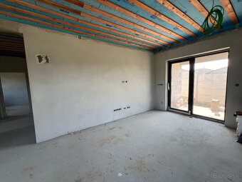 Na Predaj  Rodinný dom  4izbový - Veľký Lapáš - 12