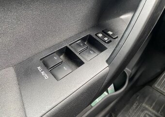 Toyota Corolla 1.6-AUTOMAT-KAMERA-NÍZKÉ KM - 12