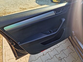 Škoda Superb III 2.0 TDi 150K Style M6 sedan (diesel) - 12