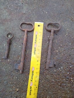 Mažiar.kluce staré do zámku - 12