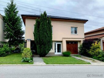 Na predaj samostatne stojací 6-izbový RD/ Hradec - 12