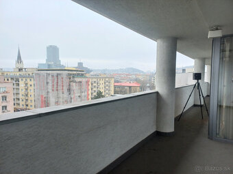 Prenájom 6 izb. luxusného bytu na Námestí M. Benku, 2x garáž - 12