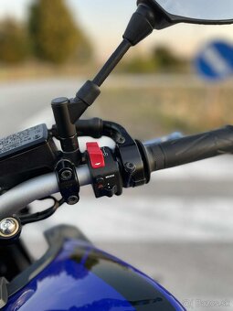 YAMAHA MT-09 AKRAPOVIC - 12