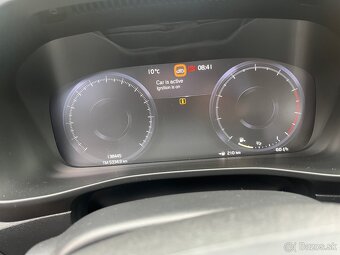 Volvo XC40 T4 190k Momentum AWD A/T - 12