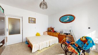 Rodinný dom na polosamote s úplným kľudom a pohodlím. - 12