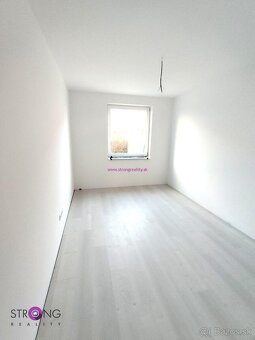 3 izbový byt s 2 parkovacími miestami a záhradkou - 12