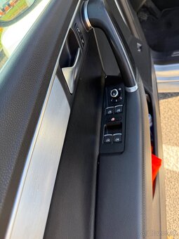 Predám VW Passat B7 2.0 tdi 130kw sedan - 12