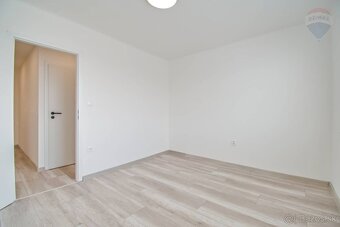 Na predaj 3 izbový byt, 63 m2, lodžia 3 m2, kompletná rekonš - 12