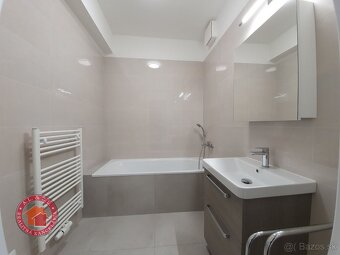 Krásny 2 izbový BYT V SENCI - CENTRUM NA NÁMESTÍ - 12