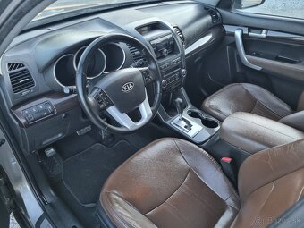 KIA SORENTO 2,2CRDi 4x4  7.MIESTNE - 12