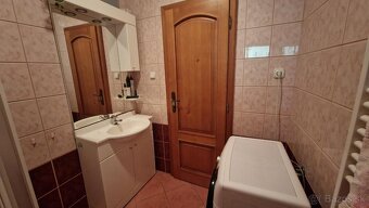 Predaj rodinného domu s garážou a záhradou v obci Radošina p - 12