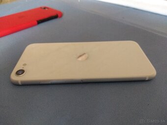 Apple iPhone SE (2020) - 12