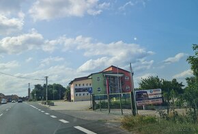 HOLÍČ: NA PRENÁJOM PRIESTOR VHODNÝ AKO "SHOWROOM"/OBCHOD/INÉ - 12