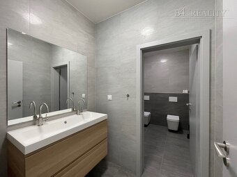 Kancelárske priestory, 171 m2 + terasa 80m2, 5x parkovacie s - 12