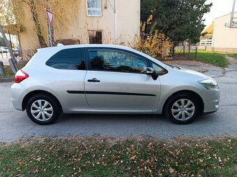Toyota Auris 1,33 Benzín- 67490 km. - 12