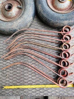 KUHN 280 SHRNOVAČ -- ruzné   díly - 12